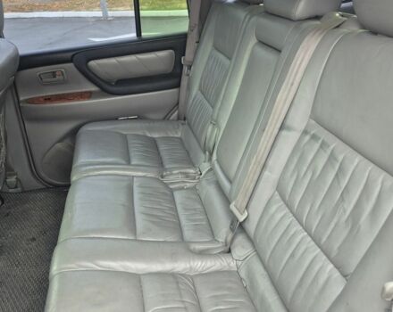 Серый Тойота Ленд Крузер 100, объемом двигателя 4.2 л и пробегом 437 тыс. км за 18800 $, фото 7 на Automoto.ua