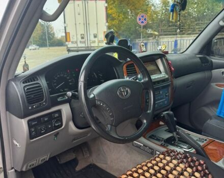 Серый Тойота Ленд Крузер 100, объемом двигателя 0 л и пробегом 275 тыс. км за 11300 $, фото 5 на Automoto.ua