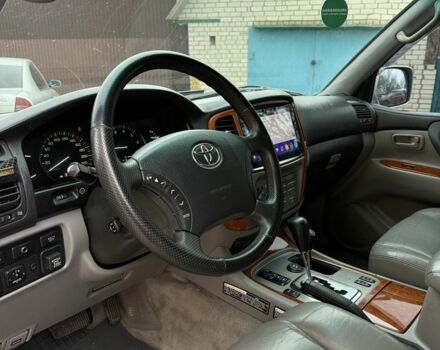 Серый Тойота Ленд Крузер 100, объемом двигателя 4.7 л и пробегом 377 тыс. км за 9500 $, фото 14 на Automoto.ua