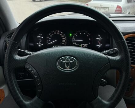 Серый Тойота Ленд Крузер 100, объемом двигателя 4.7 л и пробегом 377 тыс. км за 9500 $, фото 20 на Automoto.ua