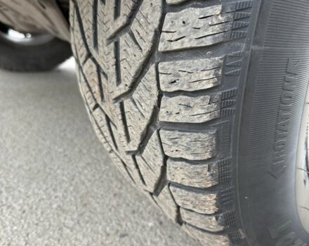 Серый Тойота Ленд Крузер 100, объемом двигателя 4.7 л и пробегом 377 тыс. км за 9500 $, фото 10 на Automoto.ua