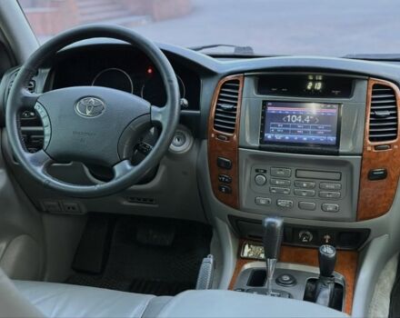 Серый Тойота Ленд Крузер 100, объемом двигателя 4.7 л и пробегом 440 тыс. км за 12500 $, фото 14 на Automoto.ua