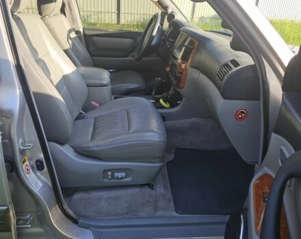 Серый Тойота Ленд Крузер 100, объемом двигателя 4.7 л и пробегом 265 тыс. км за 16700 $, фото 17 на Automoto.ua