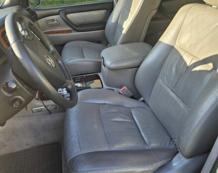 Серый Тойота Ленд Крузер 100, объемом двигателя 4.7 л и пробегом 265 тыс. км за 16700 $, фото 21 на Automoto.ua