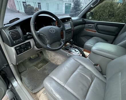 Серый Тойота Ленд Крузер 100, объемом двигателя 4.7 л и пробегом 440 тыс. км за 12500 $, фото 7 на Automoto.ua