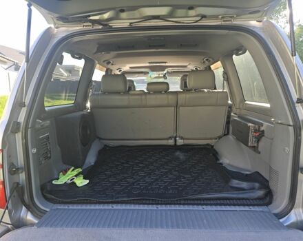 Серый Тойота Ленд Крузер 100, объемом двигателя 4.7 л и пробегом 265 тыс. км за 16700 $, фото 13 на Automoto.ua