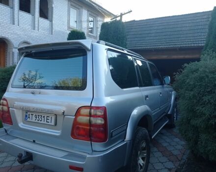 Серый Тойота Ленд Крузер 100, объемом двигателя 2.8 л и пробегом 210 тыс. км за 9999 $, фото 2 на Automoto.ua