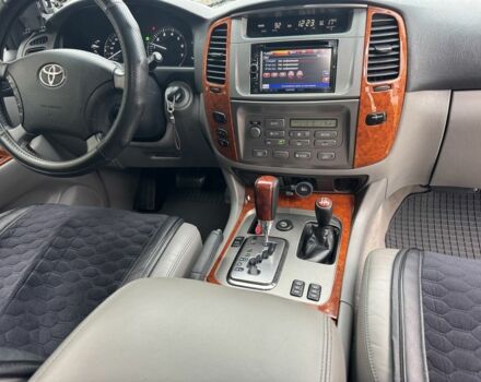 Серый Тойота Ленд Крузер 100, объемом двигателя 4.7 л и пробегом 335 тыс. км за 26500 $, фото 7 на Automoto.ua