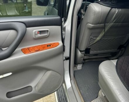 Серый Тойота Ленд Крузер 100, объемом двигателя 4.7 л и пробегом 335 тыс. км за 26500 $, фото 11 на Automoto.ua