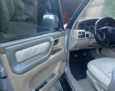 Серый Тойота Ленд Крузер 100, объемом двигателя 2.8 л и пробегом 210 тыс. км за 9999 $, фото 5 на Automoto.ua