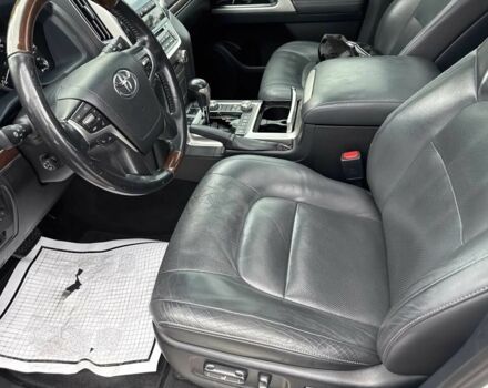 Серый Тойота Ленд Крузер 100, объемом двигателя 5.7 л и пробегом 42 тыс. км за 13000 $, фото 10 на Automoto.ua