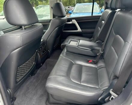 Серый Тойота Ленд Крузер 100, объемом двигателя 5.7 л и пробегом 42 тыс. км за 13000 $, фото 14 на Automoto.ua