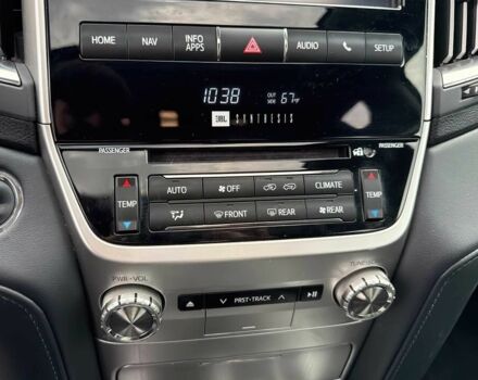 Серый Тойота Ленд Крузер 100, объемом двигателя 5.7 л и пробегом 42 тыс. км за 13000 $, фото 12 на Automoto.ua