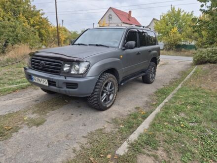 Серый Тойота Ленд Крузер 100, объемом двигателя 4.2 л и пробегом 453 тыс. км за 16500 $, фото 1 на Automoto.ua