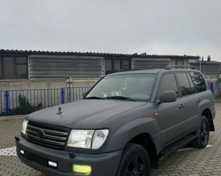 Серый Тойота Ленд Крузер 100, объемом двигателя 0 л и пробегом 275 тыс. км за 11300 $, фото 1 на Automoto.ua