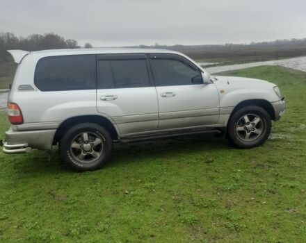 Серый Тойота Ленд Крузер 100, объемом двигателя 4 л и пробегом 377 тыс. км за 10700 $, фото 1 на Automoto.ua