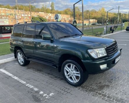 Зеленый Тойота Ленд Крузер 100, объемом двигателя 4.7 л и пробегом 300 тыс. км за 12000 $, фото 1 на Automoto.ua