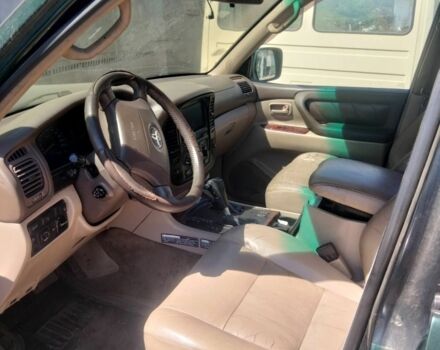 Зеленый Тойота Ленд Крузер 100, объемом двигателя 4.7 л и пробегом 300 тыс. км за 8600 $, фото 2 на Automoto.ua