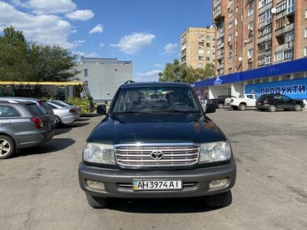 Тойота Ленд Крузер 100 1998 в Краматорске на Automoto.ua Зеленый Тойота Ленд Крузер 100, объемом двигателя 4.7 л и пробегом 200 тыс. км за 8999 $, фото 1 на Automoto.ua