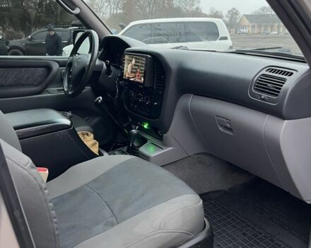 Серый Тойота Ленд Крузер 105, объемом двигателя 4.5 л и пробегом 210 тыс. км за 23000 $, фото 10 на Automoto.ua