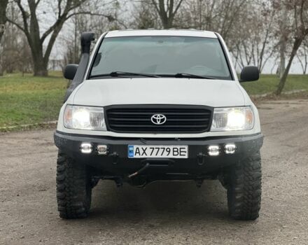 Серый Тойота Ленд Крузер 105, объемом двигателя 4.5 л и пробегом 210 тыс. км за 23000 $, фото 1 на Automoto.ua