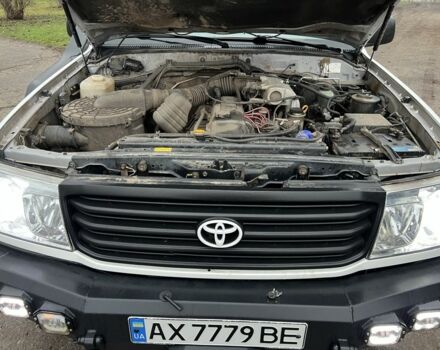 Серый Тойота Ленд Крузер 105, объемом двигателя 4.5 л и пробегом 210 тыс. км за 23000 $, фото 14 на Automoto.ua