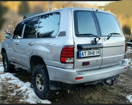 Серый Тойота Ленд Крузер 105, объемом двигателя 4.2 л и пробегом 280 тыс. км за 24900 $, фото 3 на Automoto.ua