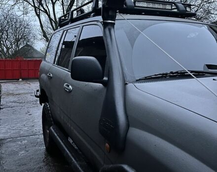 Серый Тойота Ленд Крузер 105, объемом двигателя 4.2 л и пробегом 3 тыс. км за 25000 $, фото 4 на Automoto.ua