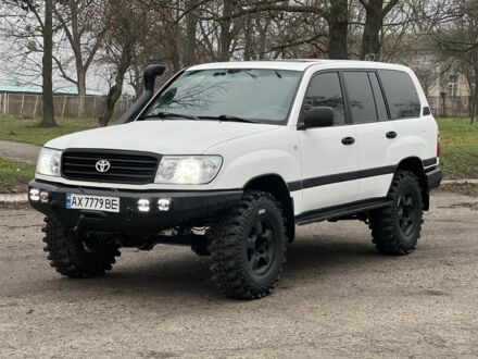 Серый Тойота Ленд Крузер 105, объемом двигателя 4.5 л и пробегом 210 тыс. км за 23000 $, фото 1 на Automoto.ua
