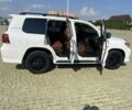 Белый Тойота Ленд Крузер 200, объемом двигателя 4.5 л и пробегом 200 тыс. км за 26000 $, фото 2 на Automoto.ua