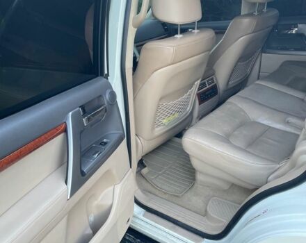 Белый Тойота Ленд Крузер 200, объемом двигателя 4.6 л и пробегом 193 тыс. км за 32500 $, фото 6 на Automoto.ua