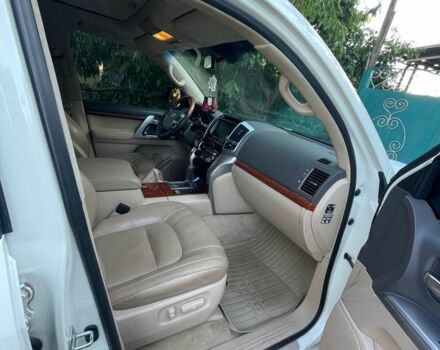 Белый Тойота Ленд Крузер 200, объемом двигателя 4.6 л и пробегом 193 тыс. км за 32500 $, фото 4 на Automoto.ua