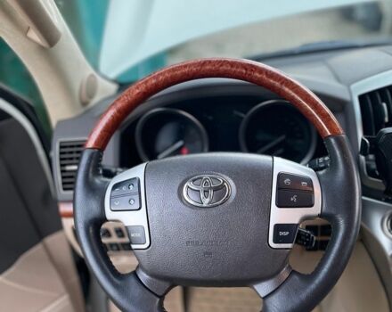 Белый Тойота Ленд Крузер 200, объемом двигателя 4.6 л и пробегом 193 тыс. км за 32500 $, фото 2 на Automoto.ua