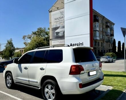 Белый Тойота Ленд Крузер 200, объемом двигателя 4.6 л и пробегом 193 тыс. км за 32500 $, фото 1 на Automoto.ua