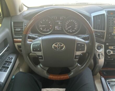 Белый Тойота Ленд Крузер 200, объемом двигателя 4.6 л и пробегом 257 тыс. км за 37000 $, фото 11 на Automoto.ua