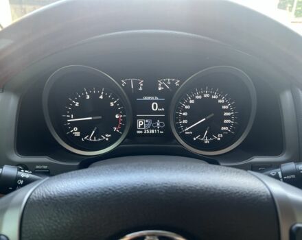 Белый Тойота Ленд Крузер 200, объемом двигателя 4.6 л и пробегом 257 тыс. км за 37000 $, фото 12 на Automoto.ua