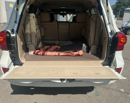 Белый Тойота Ленд Крузер 200, объемом двигателя 4.6 л и пробегом 257 тыс. км за 37000 $, фото 9 на Automoto.ua