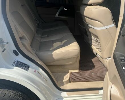 Белый Тойота Ленд Крузер 200, объемом двигателя 4.6 л и пробегом 257 тыс. км за 37000 $, фото 18 на Automoto.ua