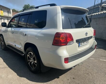 Белый Тойота Ленд Крузер 200, объемом двигателя 4.6 л и пробегом 257 тыс. км за 37000 $, фото 4 на Automoto.ua