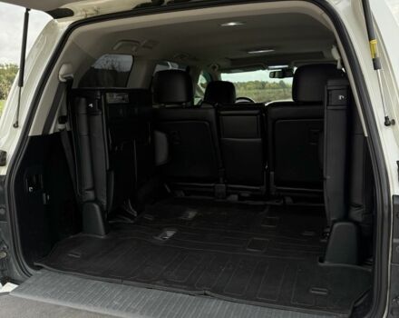 Белый Тойота Ленд Крузер 200, объемом двигателя 4.5 л и пробегом 127 тыс. км за 38095 $, фото 3 на Automoto.ua