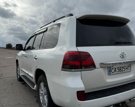 Белый Тойота Ленд Крузер 200, объемом двигателя 4.5 л и пробегом 127 тыс. км за 38095 $, фото 7 на Automoto.ua