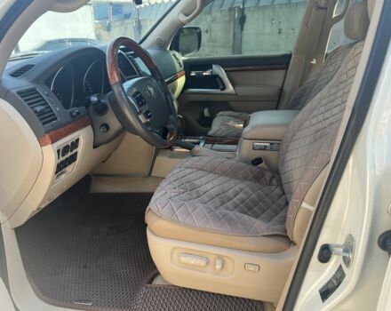 Белый Тойота Ленд Крузер 200, объемом двигателя 4.6 л и пробегом 257 тыс. км за 37000 $, фото 8 на Automoto.ua