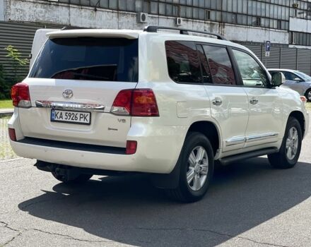 Білий Тойота Ленд Крузер 200, об'ємом двигуна 4.5 л та пробігом 397 тис. км за 652 $, фото 3 на Automoto.ua