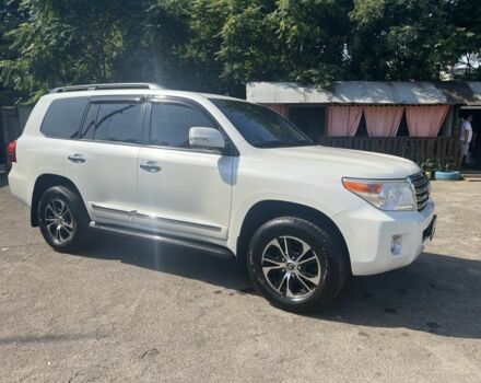 Белый Тойота Ленд Крузер 200, объемом двигателя 4.6 л и пробегом 257 тыс. км за 37000 $, фото 1 на Automoto.ua