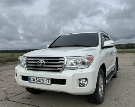 Белый Тойота Ленд Крузер 200, объемом двигателя 4.5 л и пробегом 127 тыс. км за 38095 $, фото 4 на Automoto.ua