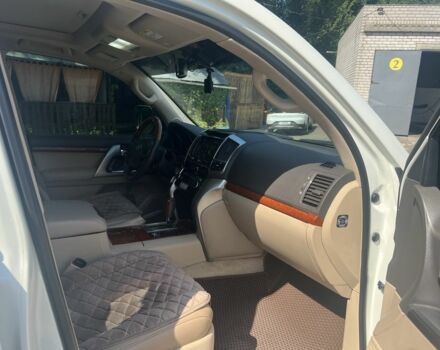 Белый Тойота Ленд Крузер 200, объемом двигателя 4.6 л и пробегом 257 тыс. км за 37000 $, фото 15 на Automoto.ua