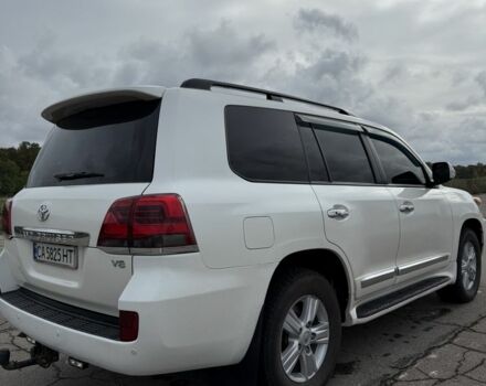 Белый Тойота Ленд Крузер 200, объемом двигателя 4.5 л и пробегом 127 тыс. км за 38095 $, фото 6 на Automoto.ua