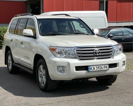 Білий Тойота Ленд Крузер 200, об'ємом двигуна 4.5 л та пробігом 397 тис. км за 652 $, фото 1 на Automoto.ua