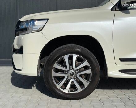 Белый Тойота Ленд Крузер 200, объемом двигателя 4.7 л и пробегом 145 тыс. км за 46590 $, фото 11 на Automoto.ua