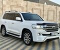 Білий Тойота Ленд Крузер 200, об'ємом двигуна 4.5 л та пробігом 285 тис. км за 39999 $, фото 4 на Automoto.ua